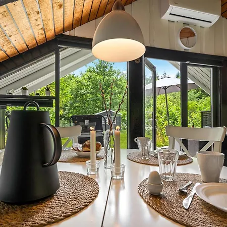 2 Bedroom Gorgeous In Holiday home *