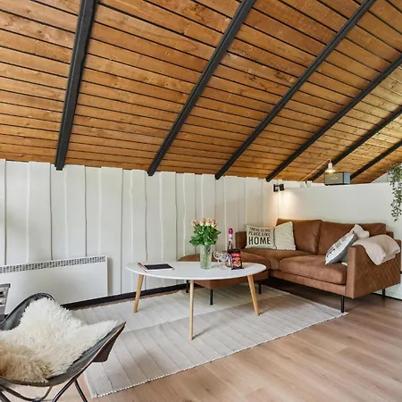 2 Bedroom Gorgeous In Holiday home